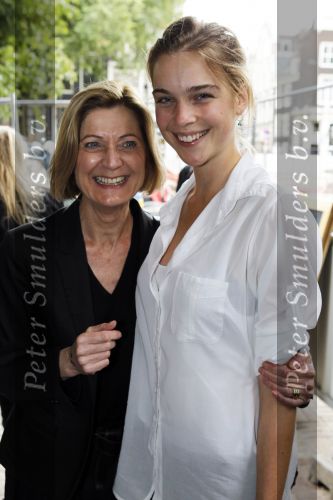 Amsterdam 1 september 2010
Feestje bestaan 5 jarig bestaan Glamour. Model  Kim Noorda met modelscout Wilma Wakker
Peter Smulders bv