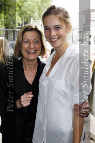 Amsterdam 1 september 2010
Feestje bestaan 5 jarig bestaan Glamour. Model  Kim Noorda met modelscout Wilma Wakker
Peter Smulders bv