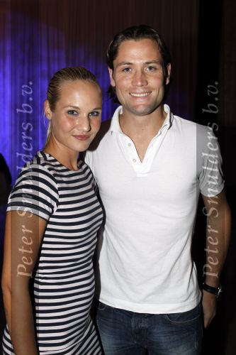Amsterdam 13 september 2010
Modeshow Jos v Raak bij de westergasfabriek. Kimberly Klaver met vriend
Peter Smulders bv