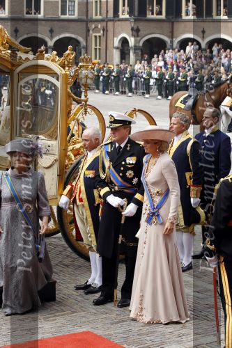 Den Haag 21 september 2010
Prinsjesdag 2010 op het binnenhof en bij paleis Noordeinde. Koningin Beatrix Prins Willem Alexander Prinses Maxima Prins Constantijn Prinses Laurentien Pieter v Vollenhoven en Prinses Margriet
Peter Smulders bv