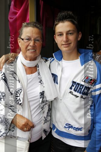 Amsterdam 1 augustus 2010
Premiere Crazy Shopping in carre. Lenie Bambergen met kleinzoon
Peter Smulders bv