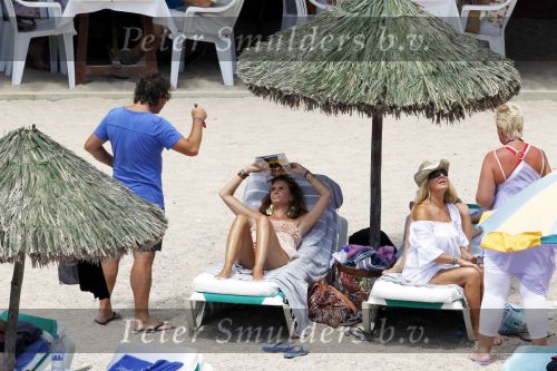 Ibiza 26 juli 2010
Marco Borsato, Leontine Borsato, Mary Borsato Luca Jada en Senna Borsato op vakantie op ibiza. Marco heeft daar een zodiac boot liggen waar hij veel mee gaat varen.
Peter Smulders bv