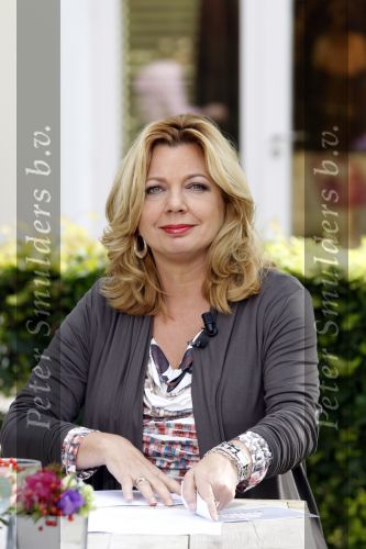 Eemnes 1 september 2010
Loretta Schrijver tijdens koffietijd. Kok Caspar Burgi en Andre v Duin als meneer Wijdbeens zijn ook aanwezig.
Peter Smulders bv