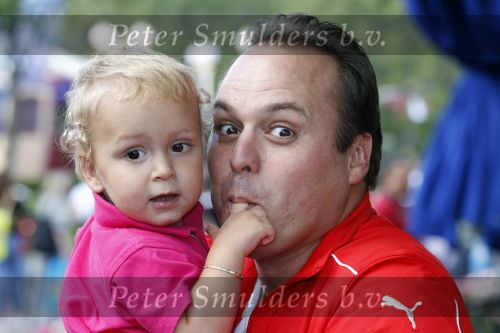 Parijs 31 augustus 2010
Frans Bauer met Mariska en zijn zoon Vhristiaan Frans Jan en Lucas in disneyland. Ook de moeder van Mariska en haar man zijn erbij.
Peter Smulders bv
