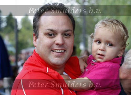 Parijs 31 augustus 2010
Frans Bauer met Mariska en zijn zoon Vhristiaan Frans Jan en Lucas in disneyland. Ook de moeder van Mariska en haar man zijn erbij.
Peter Smulders bv