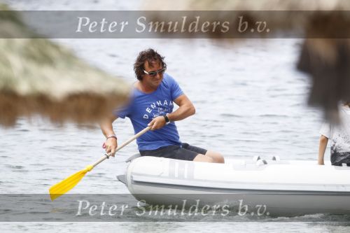 Ibiza 26 juli 2010
Marco Leontien Mary Luca Jada en Senna Borsato op vakantie op ibiza. Marco heeft daar een zodiac boot liggen waar hij veel mee gaat varen.
Peter Smulders bv