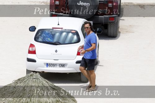 Ibiza 26 juli 2010
Marco Leontien Mary Luca Jada en Senna Borsato op vakantie op ibiza. Marco heeft daar een zodiac boot liggen waar hij veel mee gaat varen.
Peter Smulders bv