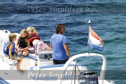 Ibiza 26 juli 2010
Marco Leontien Mary Luca Jada en Senna Borsato op vakantie op ibiza. Marco heeft daar een zodiac boot liggen waar hij veel mee gaat varen.
Peter Smulders bv