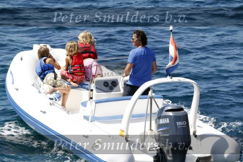 Ibiza 26 juli 2010
Marco Leontien Mary Luca Jada en Senna Borsato op vakantie op ibiza. Marco heeft daar een zodiac boot liggen waar hij veel mee gaat varen.
Peter Smulders bv