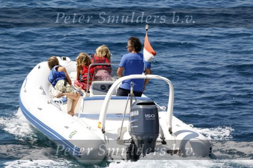 Ibiza 26 juli 2010
Marco Leontien Mary Luca Jada en Senna Borsato op vakantie op ibiza. Marco heeft daar een zodiac boot liggen waar hij veel mee gaat varen.
Peter Smulders bv