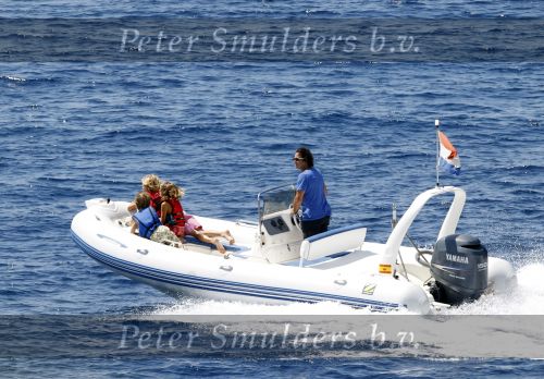 Ibiza 26 juli 2010
Marco Leontien Mary Luca Jada en Senna Borsato op vakantie op ibiza. Marco heeft daar een zodiac boot liggen waar hij veel mee gaat varen.
Peter Smulders bv