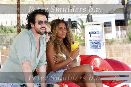 Ibiza 29 juli 2010
Yolanthe Sneijder Cabau en Wesley Sneijder vieren een gedeelte van hun huwelijksreis met vrienden op ibiza.
Peter Smulders bv