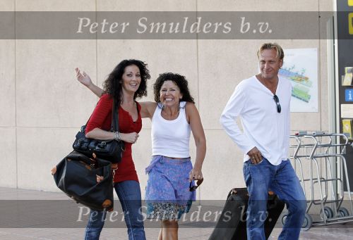 Ibiza 14 juli 2010
Maribelle en haar vriend Nicolaas halen Ilona van de gouden kooi op op het vliegveld van ibiza.
Peter Smulders bv