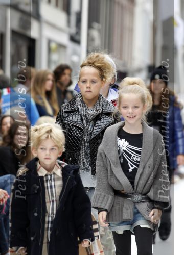 Amsterdam 22 augustus 2010
Grazia PC Catwalk op de pc hooftstraat. dochters Mariska en Bert Hulscher
Peter Smulders bv