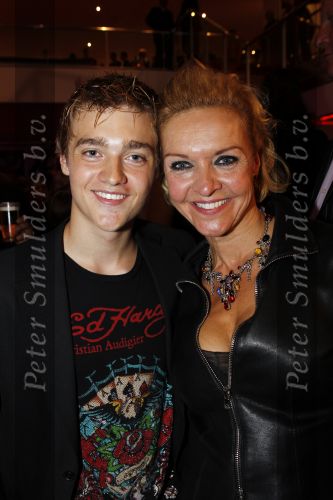 Utrecht 3 september 2010
Premiere We will rock you in het beatrix theater. Mariska v Kolck met zoon
Peter Smulders bv