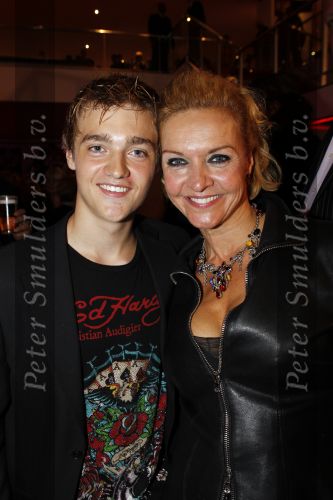 Utrecht 3 september 2010
Premiere We will rock you in het beatrix theater. Mariska v Kolck met zoon
Peter Smulders bv