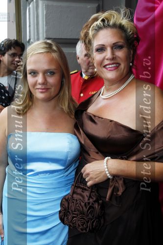 Amsterdam 1 augustus 2010
Premiere Crazy Shopping in carre. Marjolein Touw met dochter
Peter Smulders bv