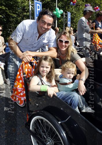 Amsterdam 5 september 2010
Bakfietsenrace georganiseerd door Viva Mama in het vondelpark. Mark Diks met vrouw en kinderen
Peter Smulders bv