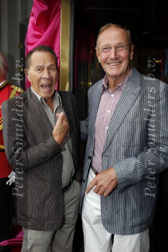 Amsterdam 1 augustus 2010
Premiere Crazy Shopping in carre. Marnix Kappers met vriend
Peter Smulders bv