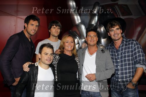 Hilversum 14 september 2010
Presentatie de voice of Holland met Martijn Krabbe Nick en Simon Jeroen v d Boom Angela Groothuizen en Roel v Velsen. Het is een programma idee van John de Mol.
Peter Smulders bv