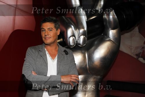 Hilversum 14 september 2010
Presentatie de voice of Holland met Martijn Krabbe Nick en Simon Jeroen v d Boom Angela Groothuizen en Roel v Velsen. Het is een programma idee van John de Mol.
Peter Smulders bv