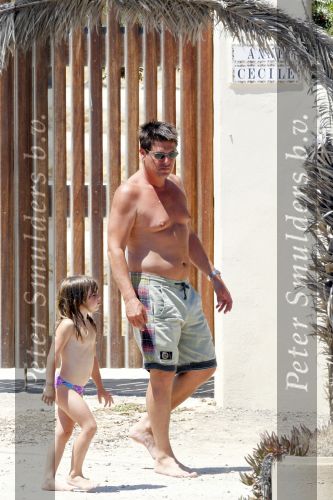 Ibiza 31 juli 2010
Martijn en Amanda Krabbe met hun kinderen en aupair op vakantie op ibiza.
Peter Smulders bv