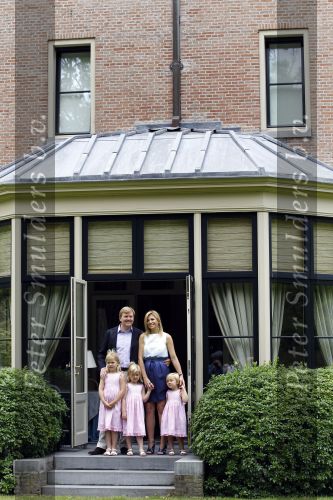 Wassernaar 5 juni 2010
Fotouurtje met Prinses Maxima Amalia Alexia Ariane en Prins Willem Alexander in de tuin van hun huis op de Horsten.
Peter Smulders bv