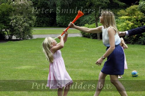 Wassernaar 5 juni 2010
Fotouurtje met Prinses Maxima Amalia Alexia Ariane en Prins Willem Alexander in de tuin van hun huis op de Horsten.
Peter Smulders bv