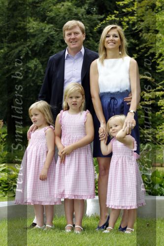 Wassernaar 5 juni 2010
Fotouurtje met Prinses Maxima Amalia Alexia Ariane en Prins Willem Alexander in de tuin van hun huis op de Horsten.
Peter Smulders bv