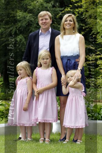 Wassernaar 5 juni 2010
Fotouurtje met Prinses Maxima Amalia Alexia Ariane en Prins Willem Alexander in de tuin van hun huis op de Horsten.
Peter Smulders bv