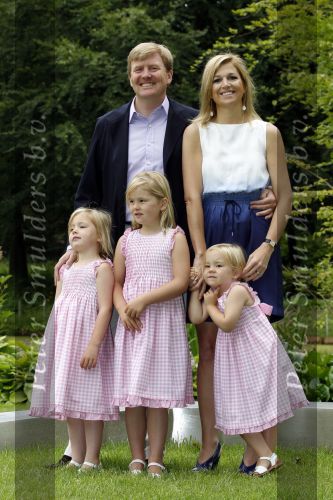 Wassernaar 5 juni 2010
Fotouurtje met Prinses Maxima Amalia Alexia Ariane en Prins Willem Alexander in de tuin van hun huis op de Horsten.
Peter Smulders bv