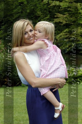 Wassernaar 5 juni 2010
Fotouurtje met Prinses Maxima Amalia Alexia Ariane en Prins Willem Alexander in de tuin van hun huis op de Horsten.
Peter Smulders bv