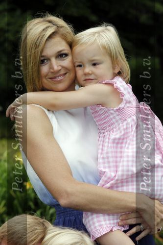 Wassernaar 5 juni 2010
Fotouurtje met Prinses Maxima Amalia Alexia Ariane en Prins Willem Alexander in de tuin van hun huis op de Horsten.
Peter Smulders bv