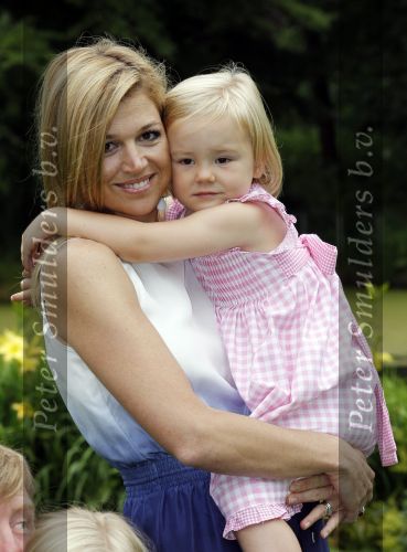 Wassernaar 5 juni 2010
Fotouurtje met Prinses Maxima Amalia Alexia Ariane en Prins Willem Alexander in de tuin van hun huis op de Horsten.
Peter Smulders bv
