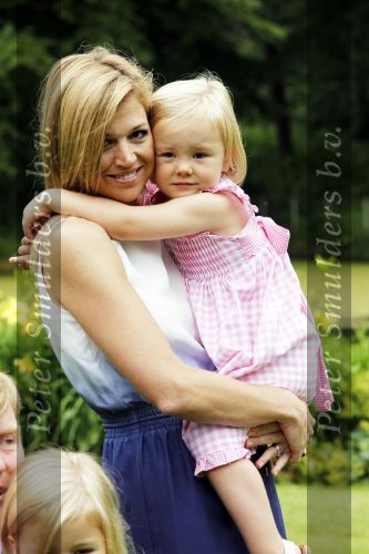Wassernaar 5 juni 2010
Fotouurtje met Prinses Maxima Amalia Alexia Ariane en Prins Willem Alexander in de tuin van hun huis op de Horsten.
Peter Smulders bv