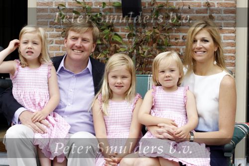 Wassernaar 5 juni 2010
Fotouurtje met Prinses Maxima Amalia Alexia Ariane en Prins Willem Alexander in de tuin van hun huis op de Horsten.
Peter Smulders bv