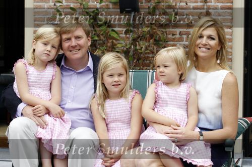 Wassernaar 5 juni 2010
Fotouurtje met Prinses Maxima Amalia Alexia Ariane en Prins Willem Alexander in de tuin van hun huis op de Horsten.
Peter Smulders bv