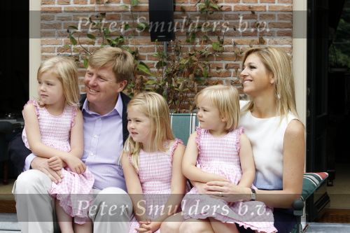 Wassernaar 5 juni 2010
Fotouurtje met Prinses Maxima Amalia Alexia Ariane en Prins Willem Alexander in de tuin van hun huis op de Horsten.
Peter Smulders bv