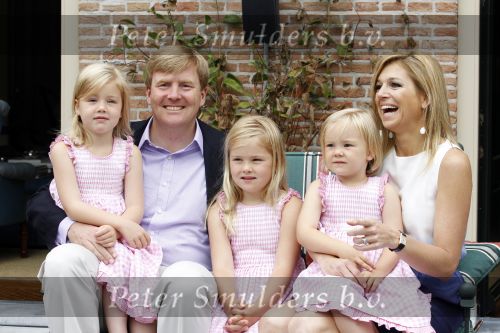 Wassernaar 5 juni 2010
Fotouurtje met Prinses Maxima Amalia Alexia Ariane en Prins Willem Alexander in de tuin van hun huis op de Horsten.
Peter Smulders bv