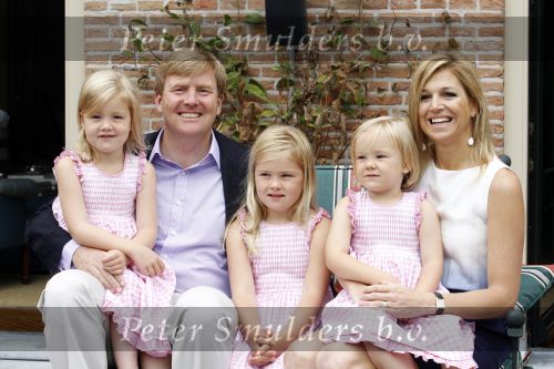 Wassernaar 5 juni 2010
Fotouurtje met Prinses Maxima Amalia Alexia Ariane en Prins Willem Alexander in de tuin van hun huis op de Horsten.
Peter Smulders bv