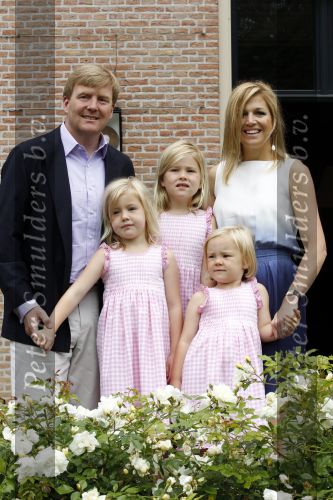 Wassernaar 5 juni 2010
Fotouurtje met Prinses Maxima Amalia Alexia Ariane en Prins Willem Alexander in de tuin van hun huis op de Horsten.
Peter Smulders bv