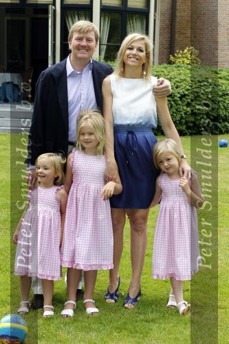 Wassernaar 5 juni 2010
Fotouurtje met Prinses Maxima Amalia Alexia Ariane en Prins Willem Alexander in de tuin van hun huis op de Horsten.
Peter Smulders bv