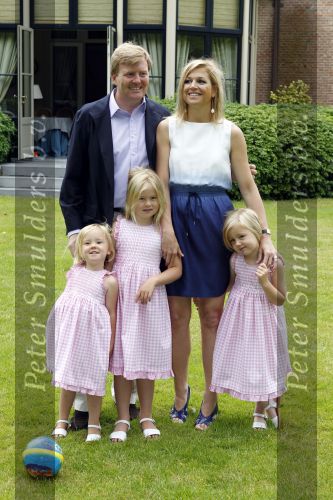 Wassernaar 5 juni 2010
Fotouurtje met Prinses Maxima Amalia Alexia Ariane en Prins Willem Alexander in de tuin van hun huis op de Horsten.
Peter Smulders bv