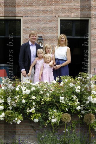 Wassernaar 5 juni 2010
Fotouurtje met Prinses Maxima Amalia Alexia Ariane en Prins Willem Alexander in de tuin van hun huis op de Horsten.
Peter Smulders bv