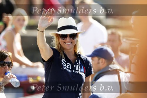 Amsterdam 21 augustus 2010
Prins Willem Alkexander met de groende Draeck bij sail. Prinses Maxima Prinses Amalia Ariane en Alexia zijn er ook bij. Ook is er een kindermeisje bij. Ze voeren onder begeleiding van meerdere politie boten
Peter Smulders bv