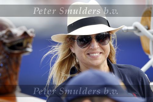 Amsterdam 21 augustus 2010
Prins Willem Alkexander met de groende Draeck bij sail. Prinses Maxima Prinses Amalia Ariane en Alexia zijn er ook bij. Ook is er een kindermeisje bij. Ze voeren onder begeleiding van meerdere politie boten
Peter Smulders bv