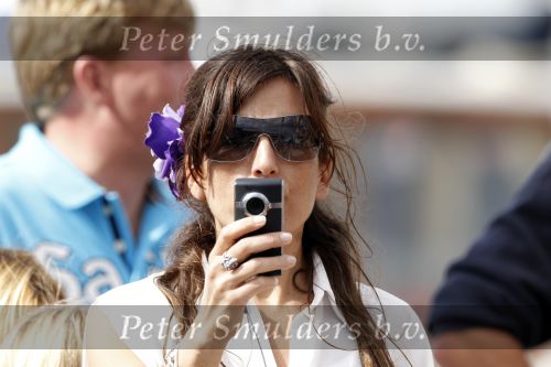 Amsterdam 21 augustus 2010
Prins Willem Alkexander met de groende Draeck bij sail. Prinses Maxima Prinses Amalia Ariane en Alexia zijn er ook bij. Ook is er een kindermeisje bij. Ze voeren onder begeleiding van meerdere politie boten
Peter Smulders bv