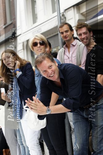 Amsterdam 22 augustus 2010
Grazia PC Catwalk op de pc hooftstraat. Michiel Mol met Paulien Huizinga en hun kinderen Paul Myrthe en Pieter
Peter Smulders bv