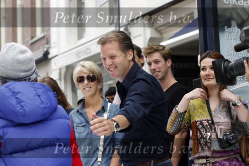 Amsterdam 22 augustus 2010
Grazia PC Catwalk op de pc hooftstraat. Michiel Mol met Paulien Huizinga en hun kinderen Paul Myrthe en Pieter
Peter Smulders bv