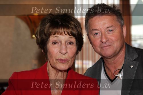 Volendam, 8 September 2010
Uitreiking nieuwe CD van Jan Keizer & Anny Schilder
Mies Bouwman met Jan Keizer en Anny Schilder
Foto Peter Smulders BV